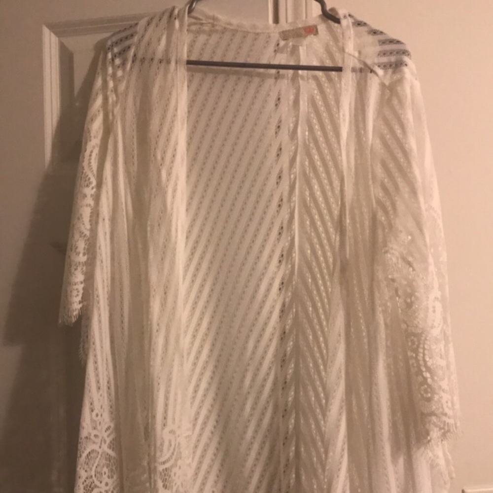Gianni Bini white lace kimono